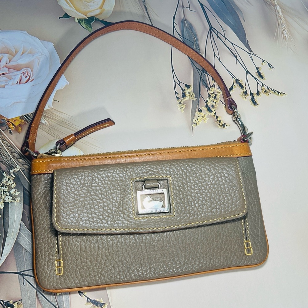 🦆 DOONEY & BOURKE DILLEN II GRAY AND TAN  LEATHER WRISTLET